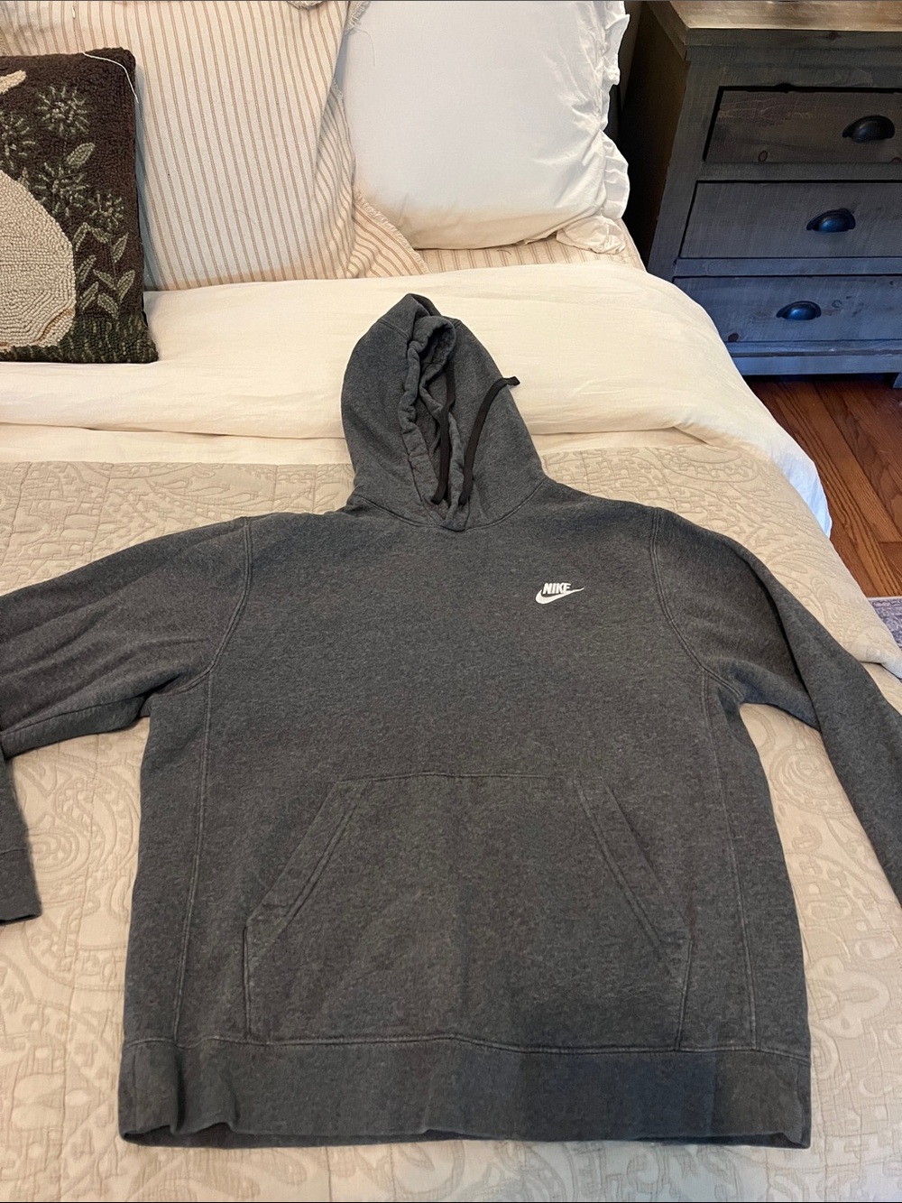 Nike Men's Charcoal Gray Pullover Hoodie with White Logo